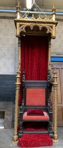 baldachin-throne.jpg